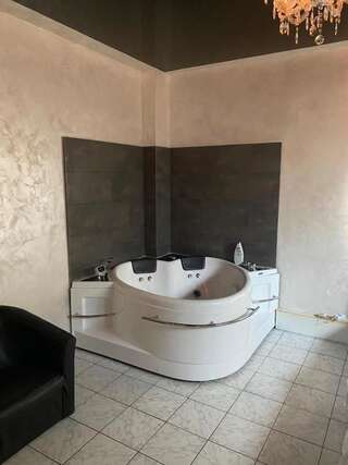 Гостевой дом Casa Rania Jacuzzi Сибиу Номер Делюкс с кроватью размера «king-size»-7